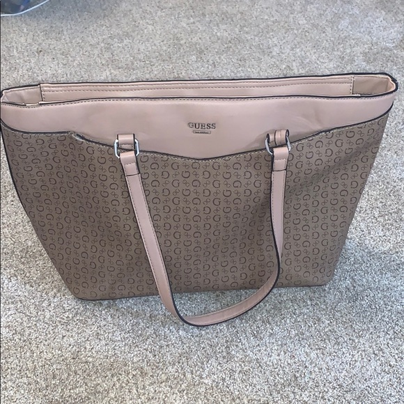 Medium/large GUESS purse 💗 LIMITED TIME SALE✨ - Picture 1 of 5